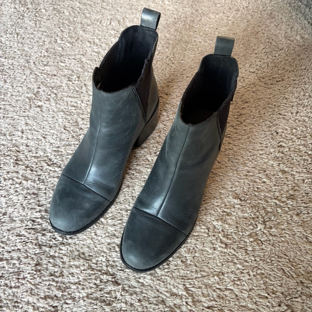TOMS Women’s Esme Leather Chelsea Boot Size 7.5